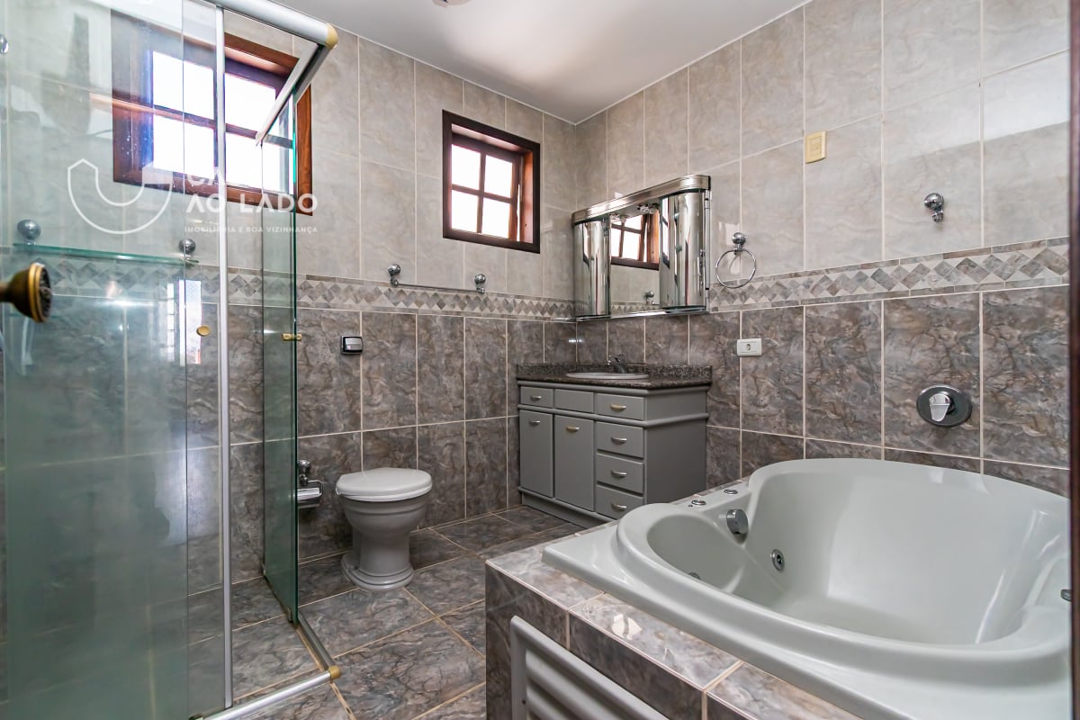 Sobrado 594m² com 5 suítes no Guabirotuba - Curitiba/PR