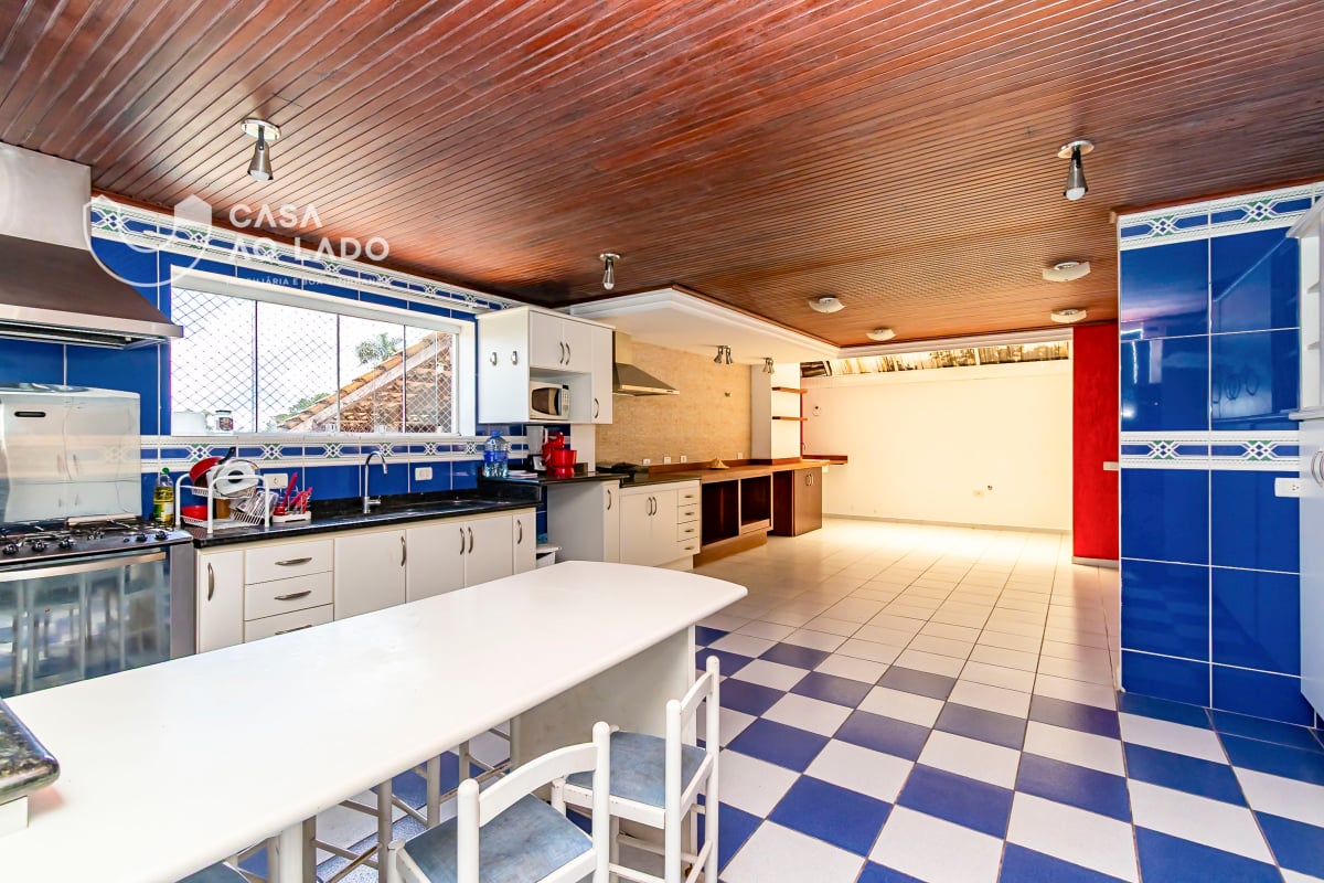 Sobrado 594m² com 5 suítes no Guabirotuba - Curitiba/PR