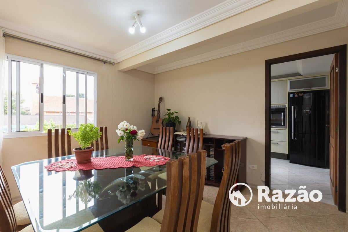 SOBRADO COM 4 QUARTOS - ÁREA TOTAL DE 250,40m² - BUTIATUVINHA - REF 6180