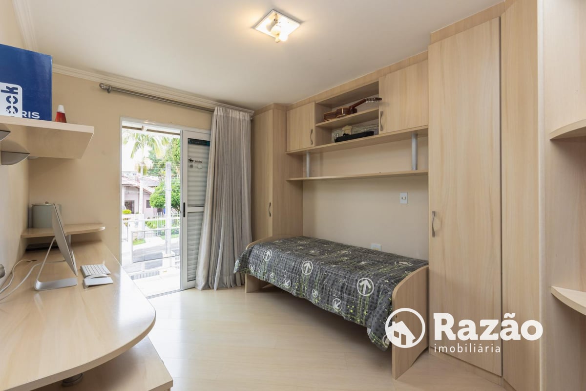 SOBRADO COM 4 QUARTOS - ÁREA TOTAL DE 250,40m² - BUTIATUVINHA - REF 6180