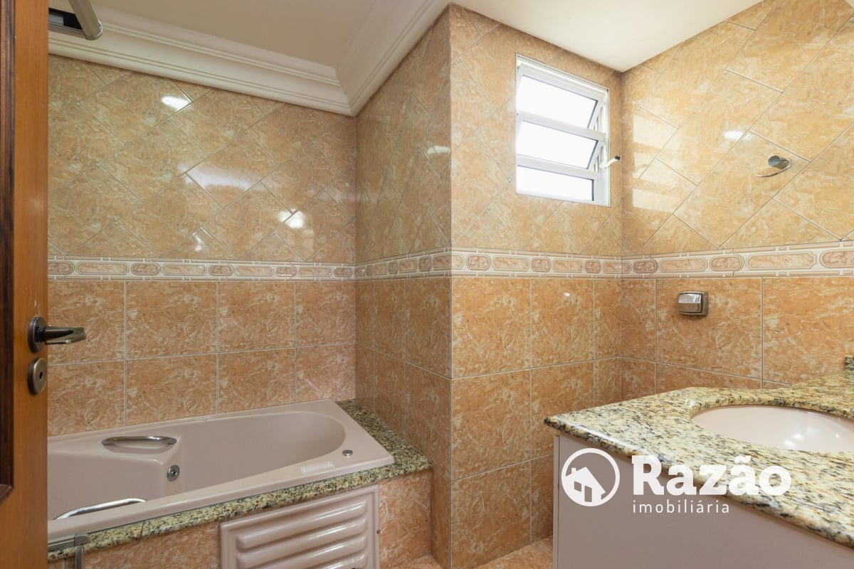 SOBRADO COM 4 QUARTOS - ÁREA TOTAL DE 250,40m² - BUTIATUVINHA - REF 6180