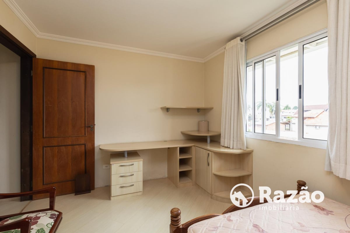 SOBRADO COM 4 QUARTOS - ÁREA TOTAL DE 250,40m² - BUTIATUVINHA - REF 6180
