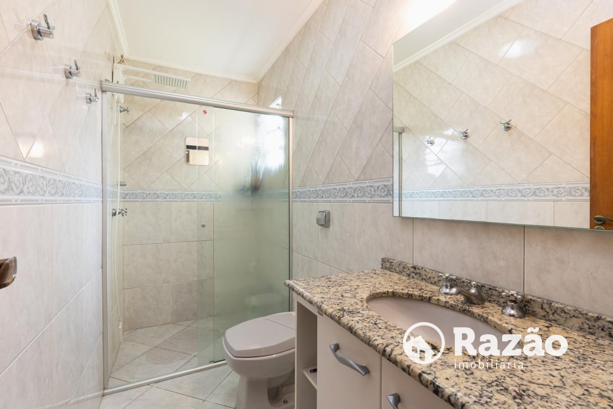 SOBRADO COM 4 QUARTOS - ÁREA TOTAL DE 250,40m² - BUTIATUVINHA - REF 6180