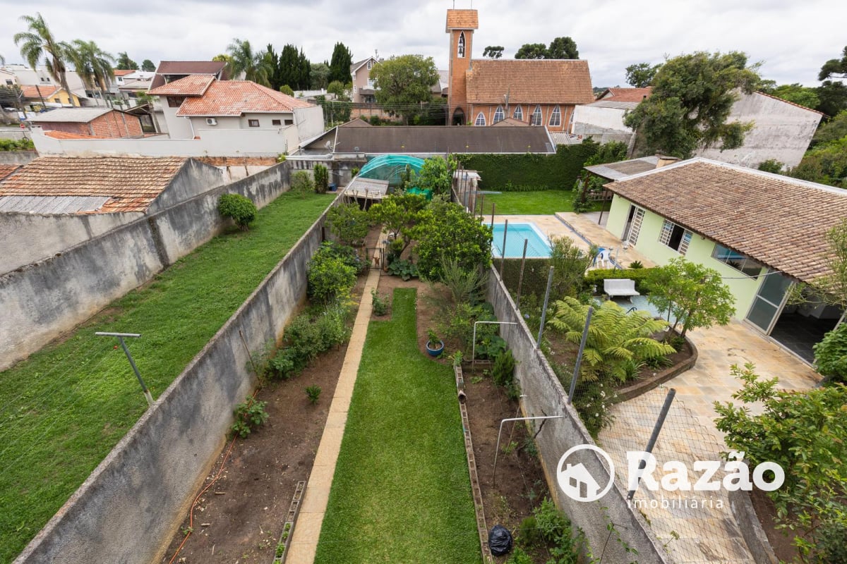 SOBRADO COM 4 QUARTOS - ÁREA TOTAL DE 250,40m² - BUTIATUVINHA - REF 6180