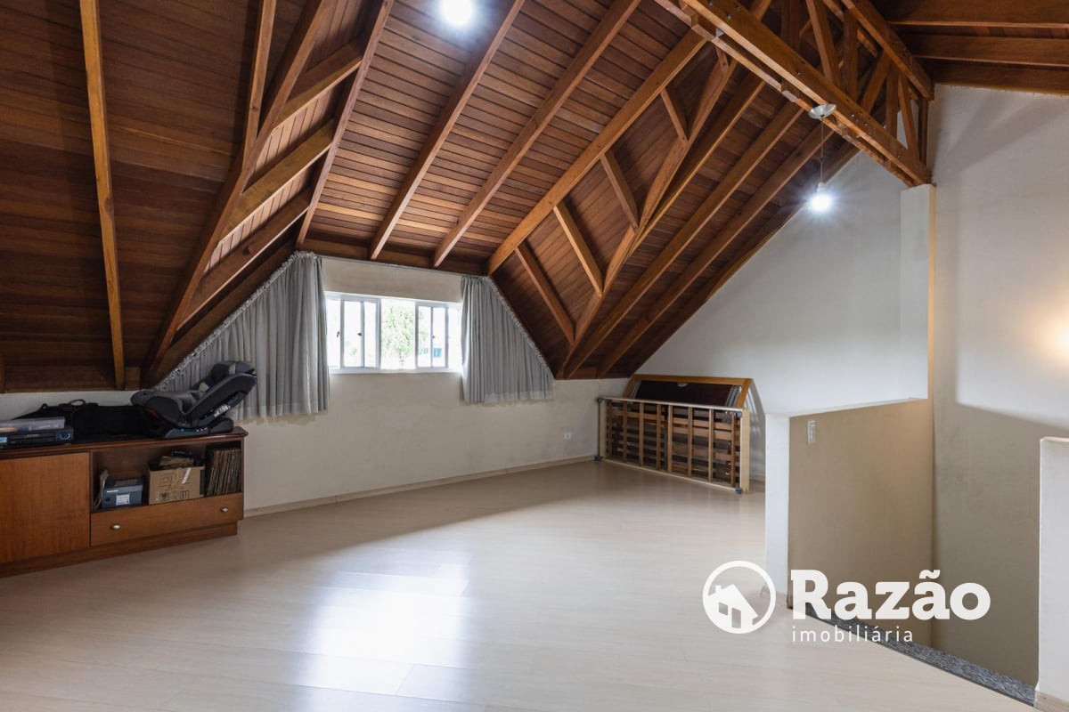SOBRADO COM 4 QUARTOS - ÁREA TOTAL DE 250,40m² - BUTIATUVINHA - REF 6180