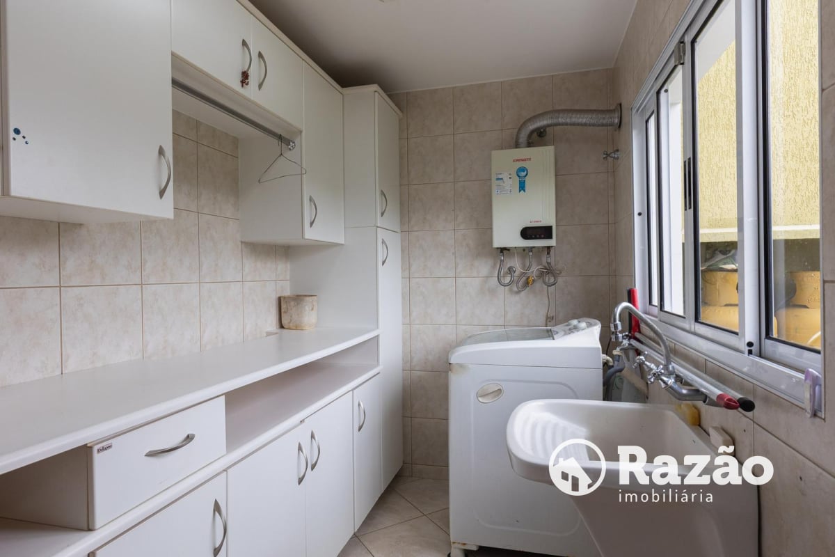 SOBRADO COM 4 QUARTOS - ÁREA TOTAL DE 250,40m² - BUTIATUVINHA - REF 6180