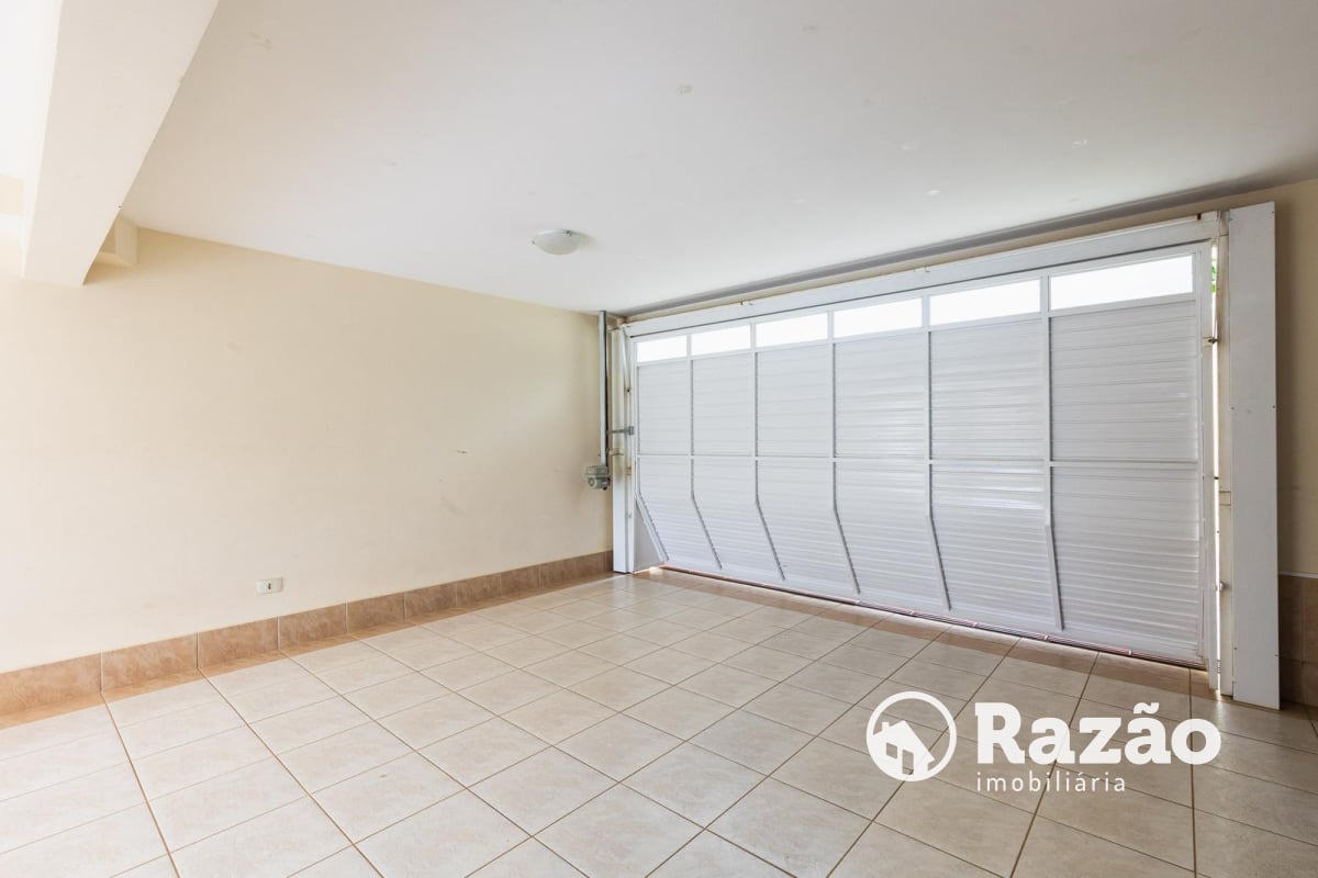 SOBRADO COM 4 QUARTOS - ÁREA TOTAL DE 250,40m² - BUTIATUVINHA - REF 6180