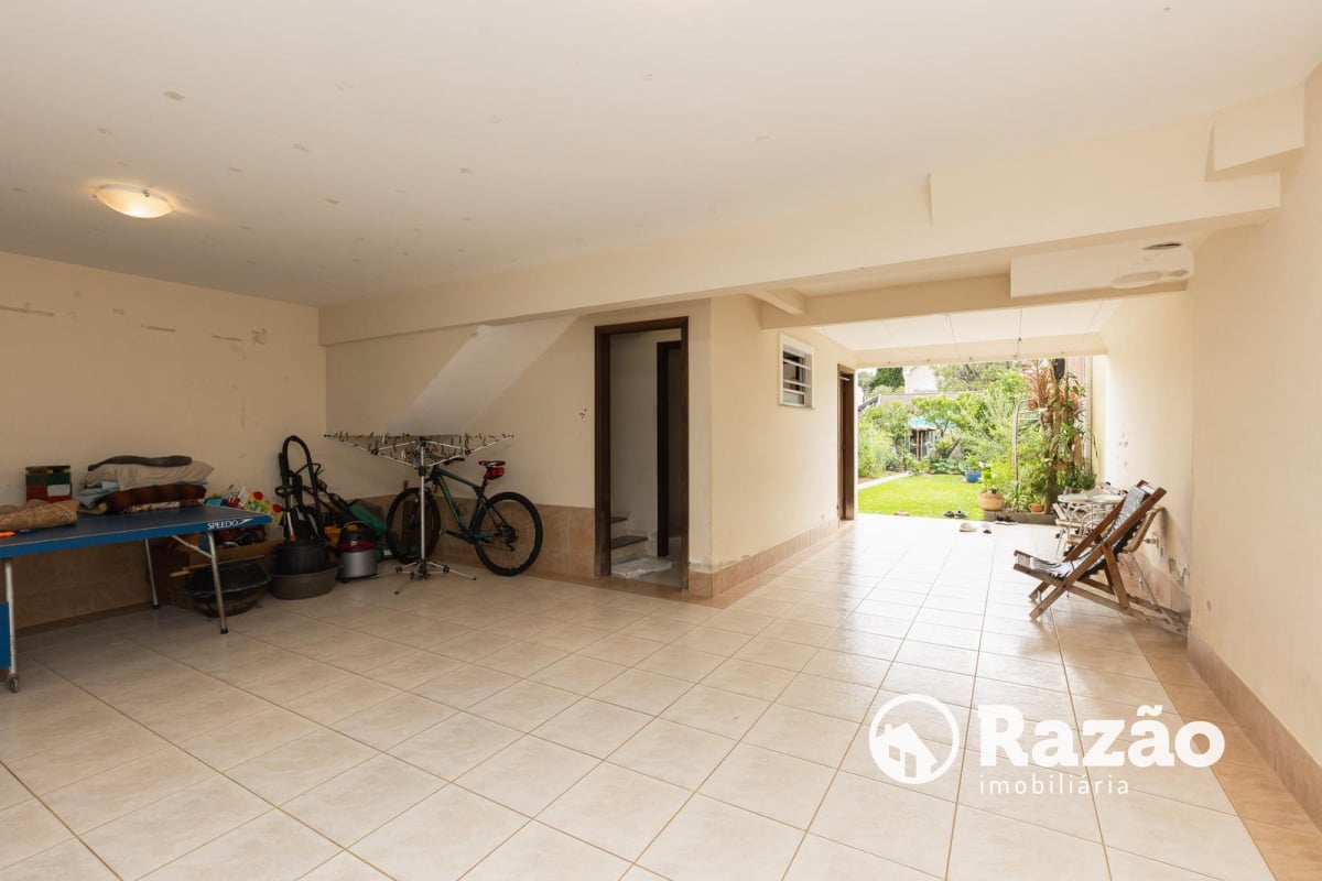 SOBRADO COM 4 QUARTOS - ÁREA TOTAL DE 250,40m² - BUTIATUVINHA - REF 6180