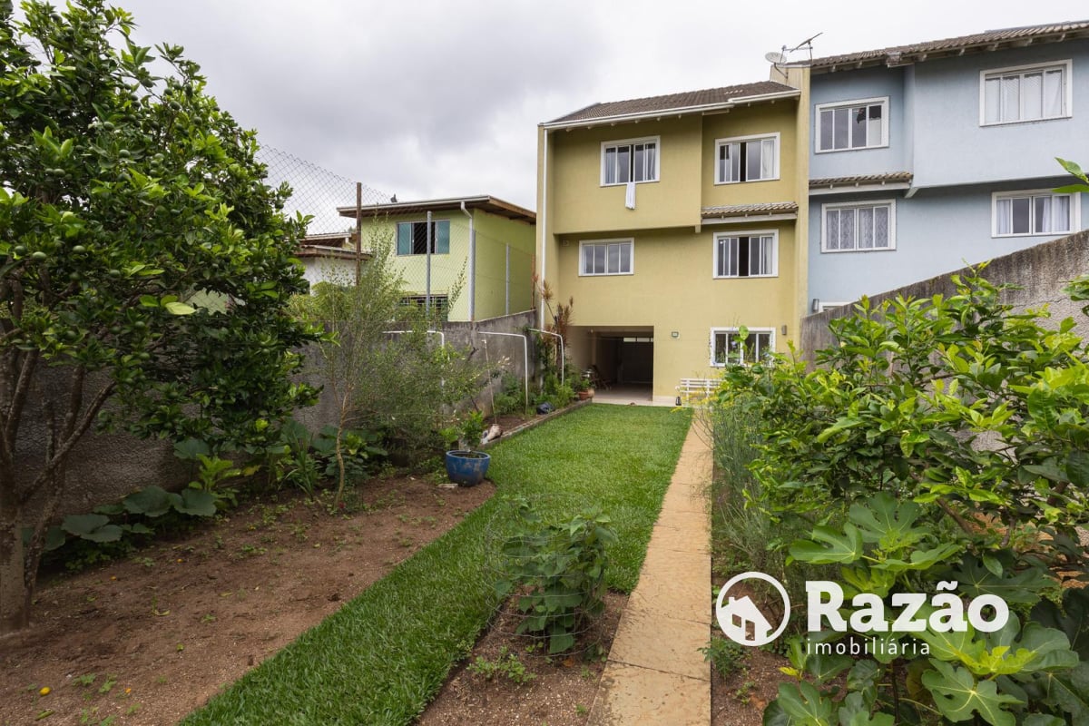 SOBRADO COM 4 QUARTOS - ÁREA TOTAL DE 250,40m² - BUTIATUVINHA - REF 6180