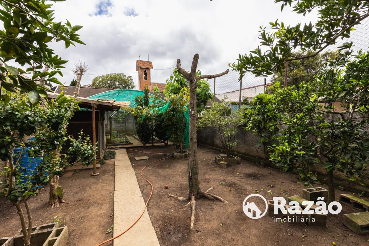 SOBRADO COM 4 QUARTOS - ÁREA TOTAL DE 250,40m² - BUTIATUVINHA - REF 6180