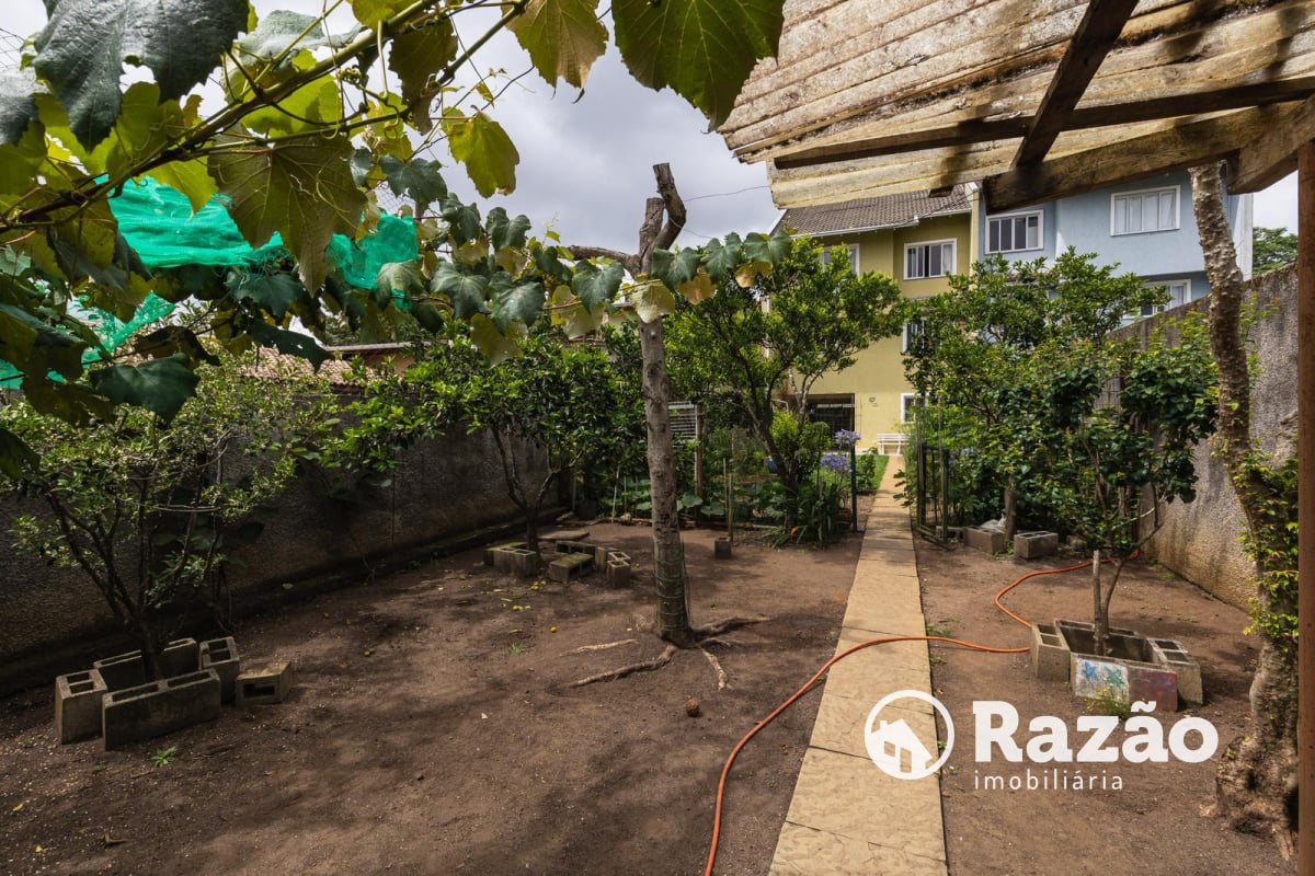 SOBRADO COM 4 QUARTOS - ÁREA TOTAL DE 250,40m² - BUTIATUVINHA - REF 6180