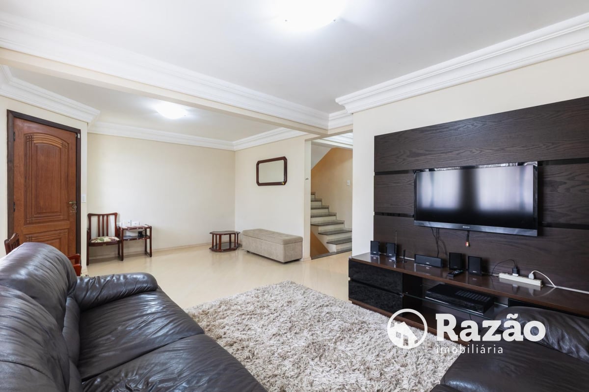 SOBRADO COM 4 QUARTOS - ÁREA TOTAL DE 250,40m² - BUTIATUVINHA - REF 6180