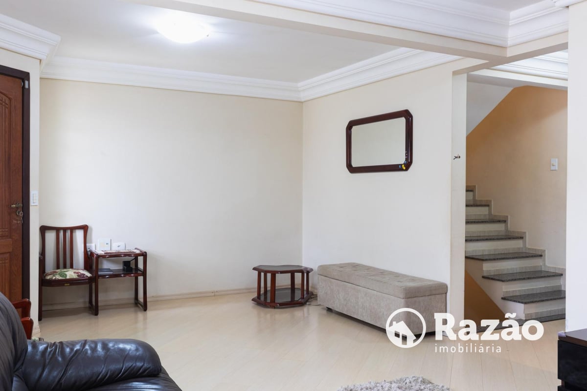 SOBRADO COM 4 QUARTOS - ÁREA TOTAL DE 250,40m² - BUTIATUVINHA - REF 6180