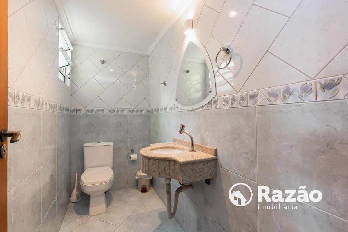 SOBRADO COM 4 QUARTOS - ÁREA TOTAL DE 250,40m² - BUTIATUVINHA - REF 6180