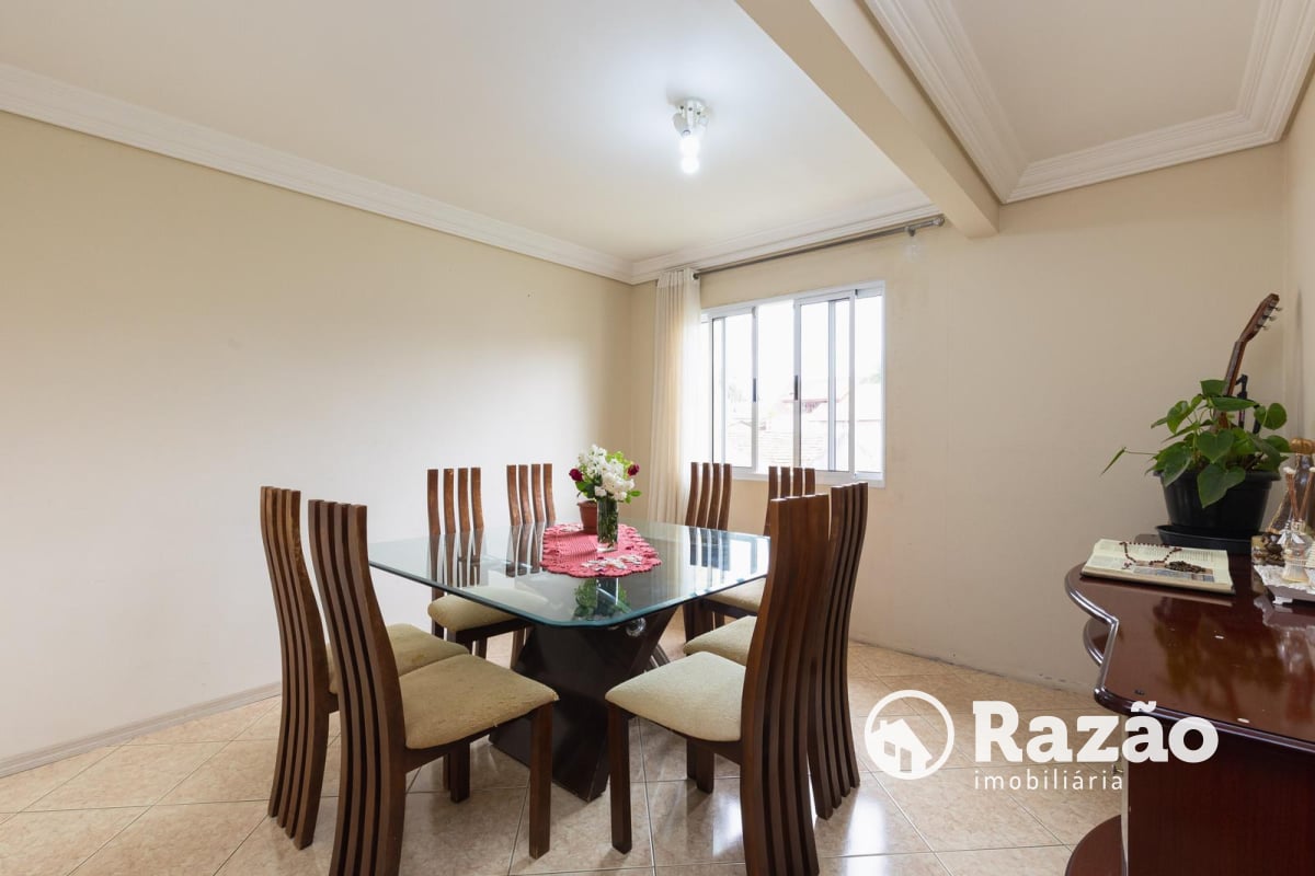 SOBRADO COM 4 QUARTOS - ÁREA TOTAL DE 250,40m² - BUTIATUVINHA - REF 6180