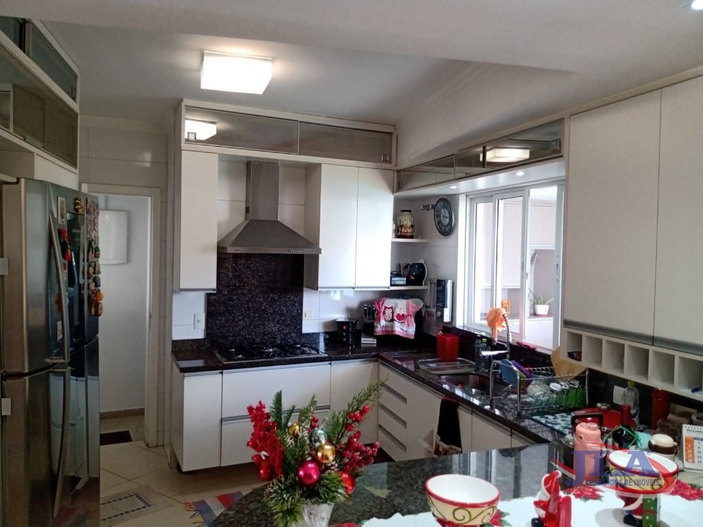 Sobrado com 3 dormitórios à venda, 250 m² por R$ 1.800.000,00 - Boa Vista - Curitiba/PR