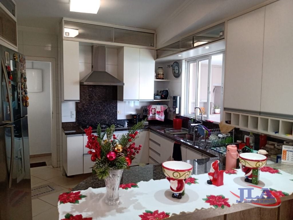 Sobrado com 3 dormitórios à venda, 250 m² por R$ 1.800.000,00 - Boa Vista - Curitiba/PR