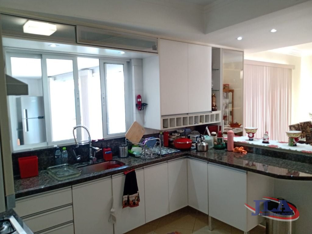 Sobrado com 3 dormitórios à venda, 250 m² por R$ 1.800.000,00 - Boa Vista - Curitiba/PR