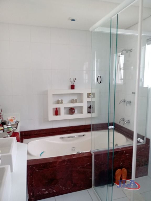 Sobrado com 3 dormitórios à venda, 250 m² por R$ 1.800.000,00 - Boa Vista - Curitiba/PR