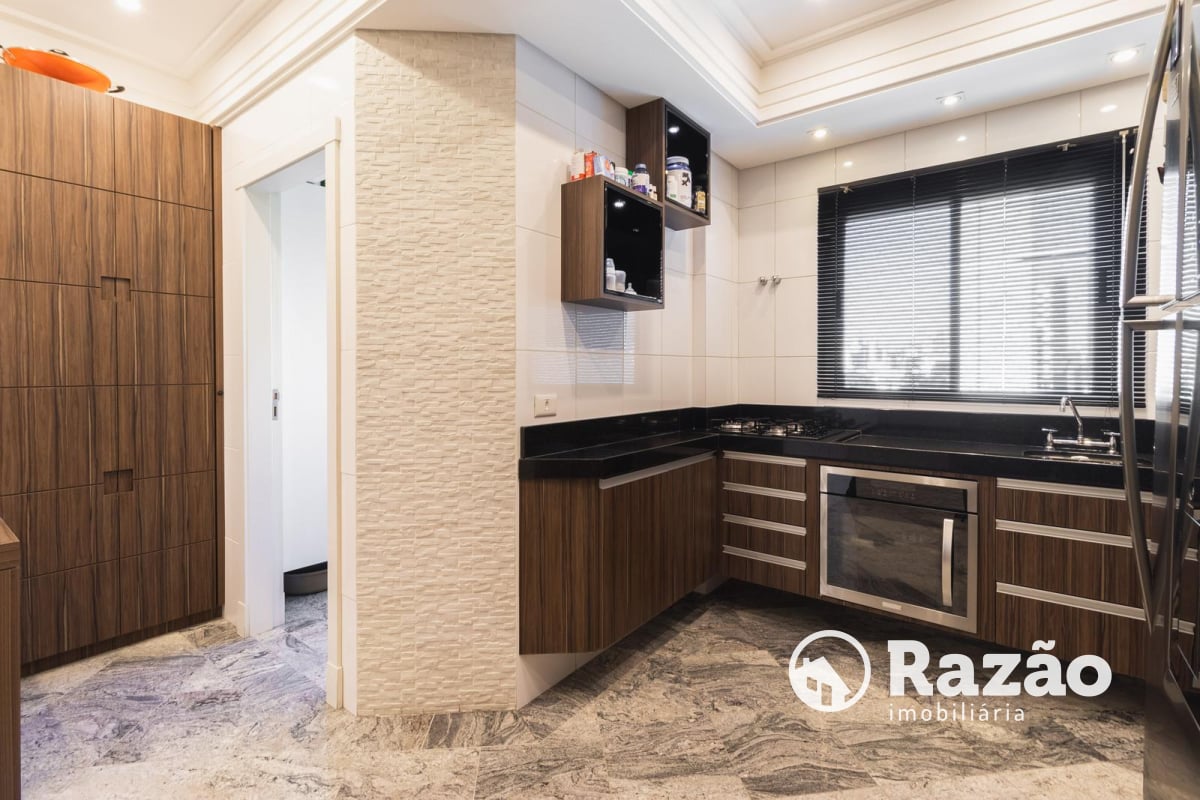 COBERTURA COM 3 QUARTOS - ÁREA TOTAL 330,64m² - BIGORRILHO - REF 5546
