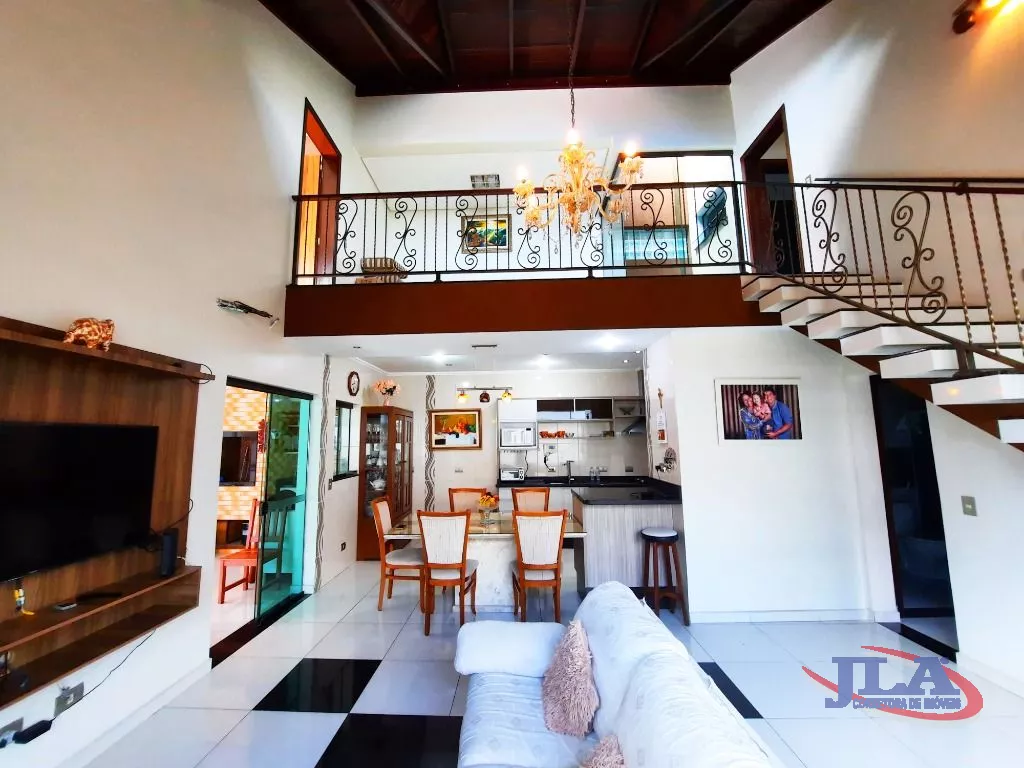 Sobrado com 3 dormitórios à venda, 295 m² por R$ 1.500.000,00 - Boa Vista - Curitiba/PR