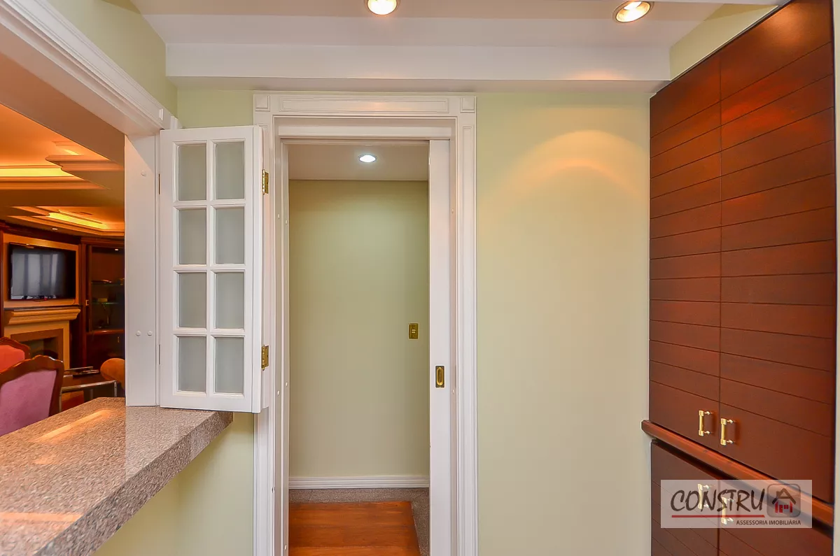 Apartamento no Batel de 346 m² com 4 quartos