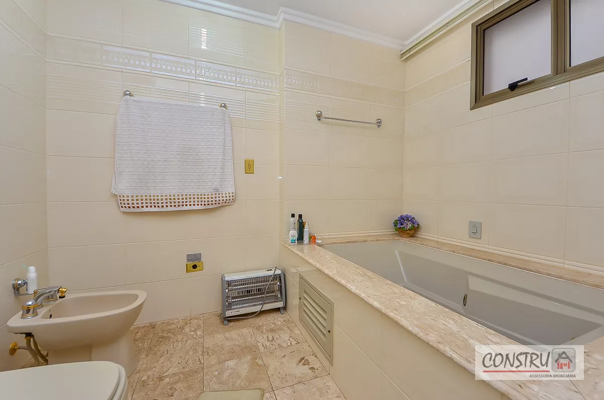 Apartamento no Batel de 346 m² com 4 quartos
