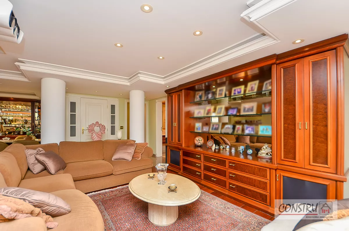 Apartamento no Batel de 346 m² com 4 quartos