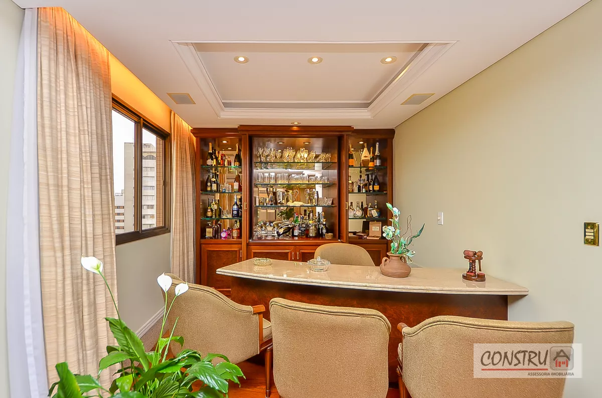 Apartamento no Batel de 346 m² com 4 quartos