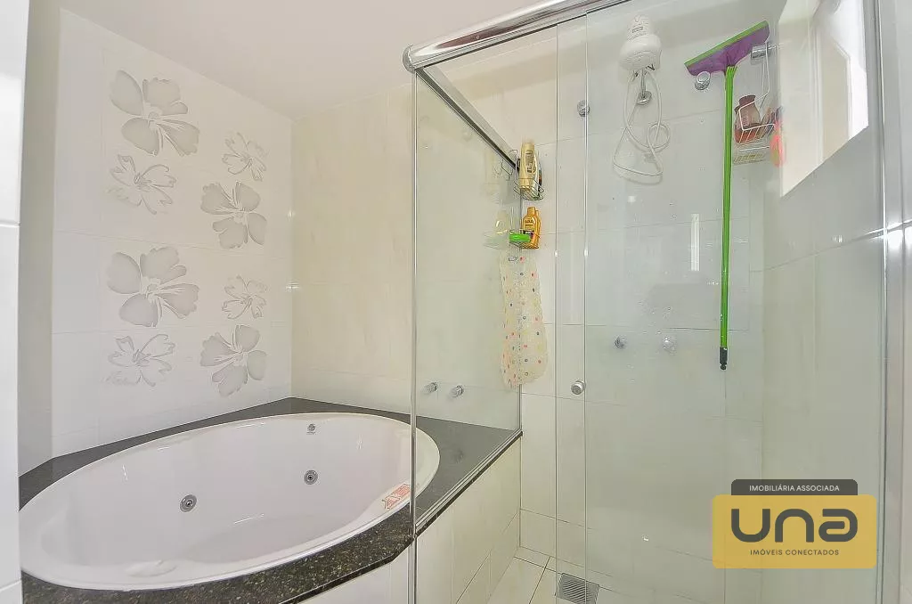 Sobrado 248m² c/ 4 suítes, 4 garagens cobertas por R$ 1.150.000 - estuda-se 50% do valor em imóvel como parte de pagamento - Bairro Campina Siqueira