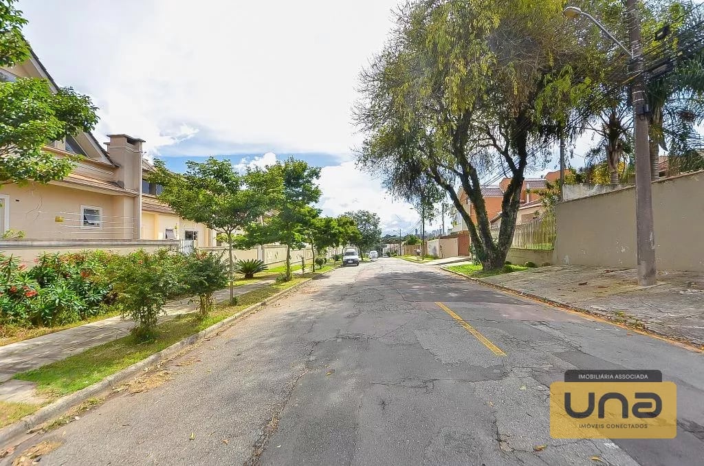 Sobrado 248m² c/ 4 suítes, 4 garagens cobertas por R$ 1.150.000 - estuda-se 50% do valor em imóvel como parte de pagamento - Bairro Campina Siqueira