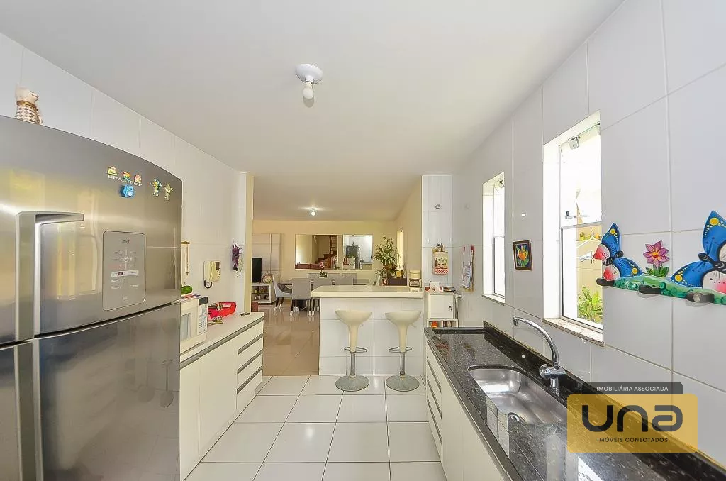 Sobrado 248m² c/ 4 suítes, 4 garagens cobertas por R$ 1.150.000 - estuda-se 50% do valor em imóvel como parte de pagamento - Bairro Campina Siqueira
