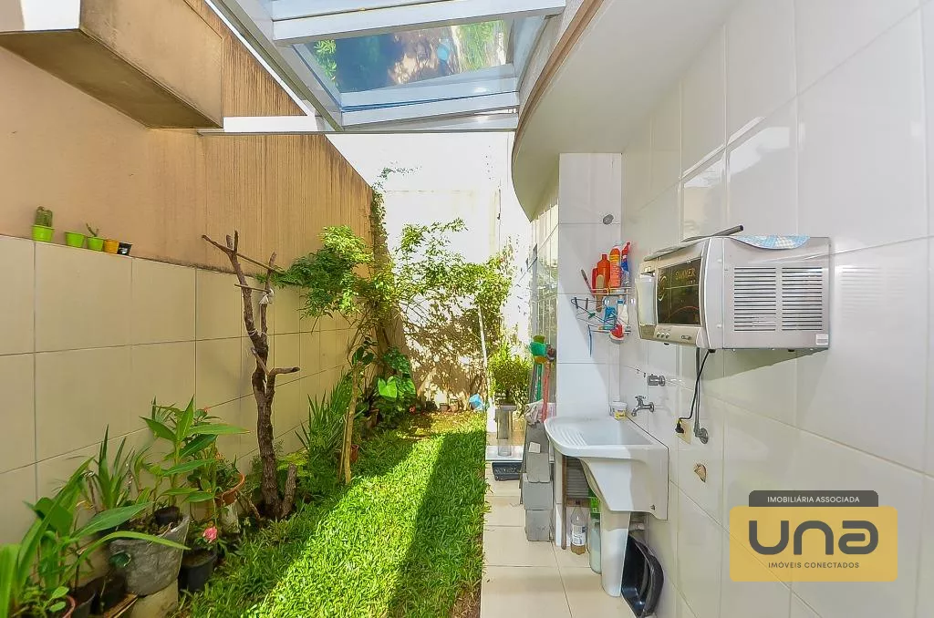 Sobrado 248m² c/ 4 suítes, 4 garagens cobertas por R$ 1.150.000 - estuda-se 50% do valor em imóvel como parte de pagamento - Bairro Campina Siqueira