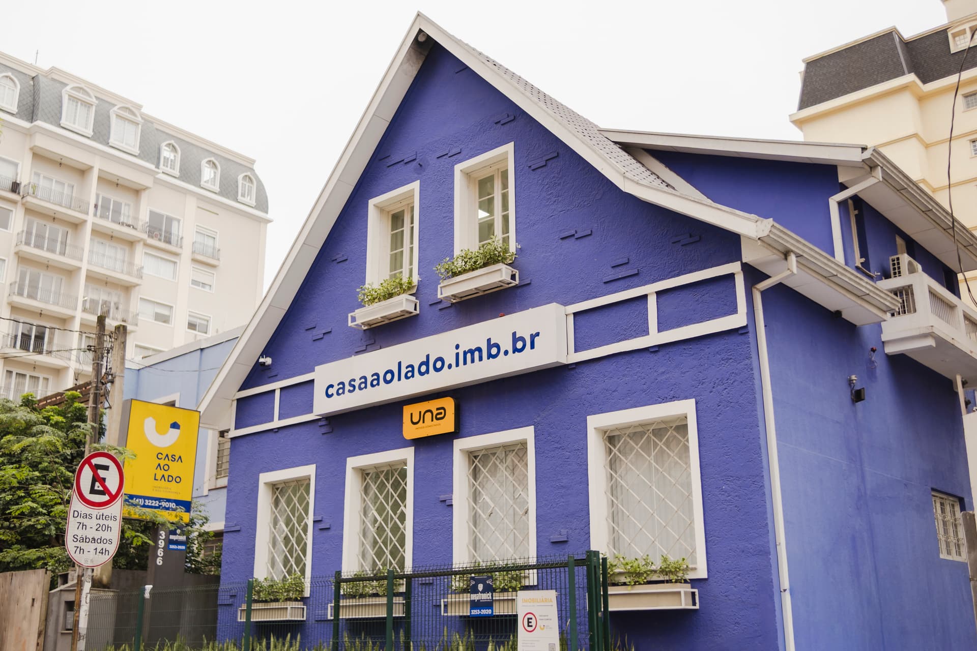 Sede da Casa Ao Lado, na Av. Visconde de Guarapuava