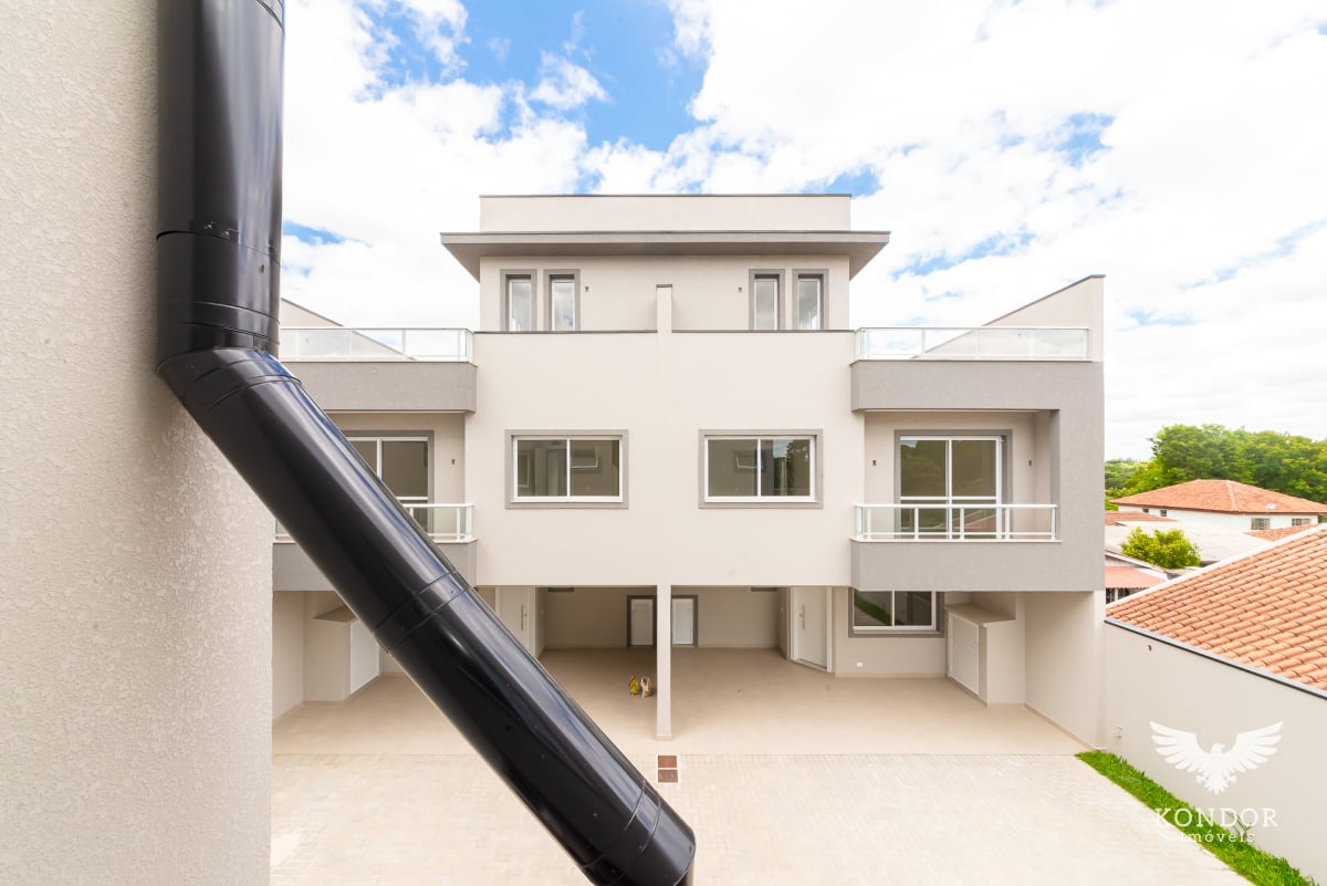 Sobrado em SANTA FELICIDADE com 188m²