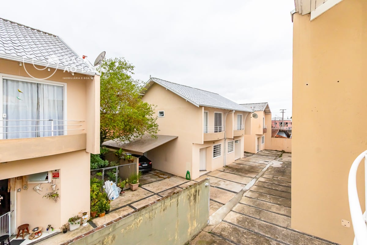 Sobrado 80m² com 3 quartos no Guaíra - Curitiba/PR