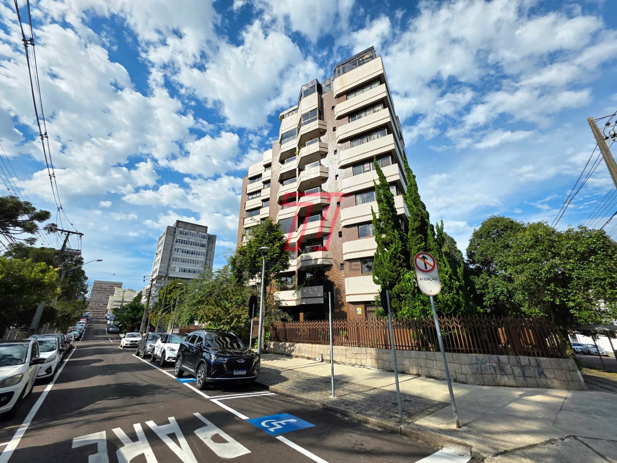 Apartamento com 3 dormitórios à venda com 123,53m² no Ed. Marien, bairro Alto da Glória
