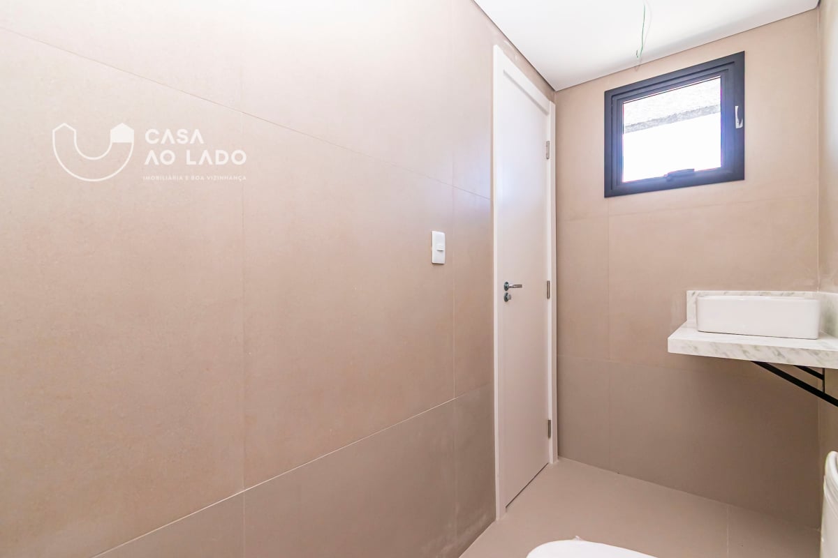Sobrado 251m² com 3 quartos no Hauer - Curitiba/PR