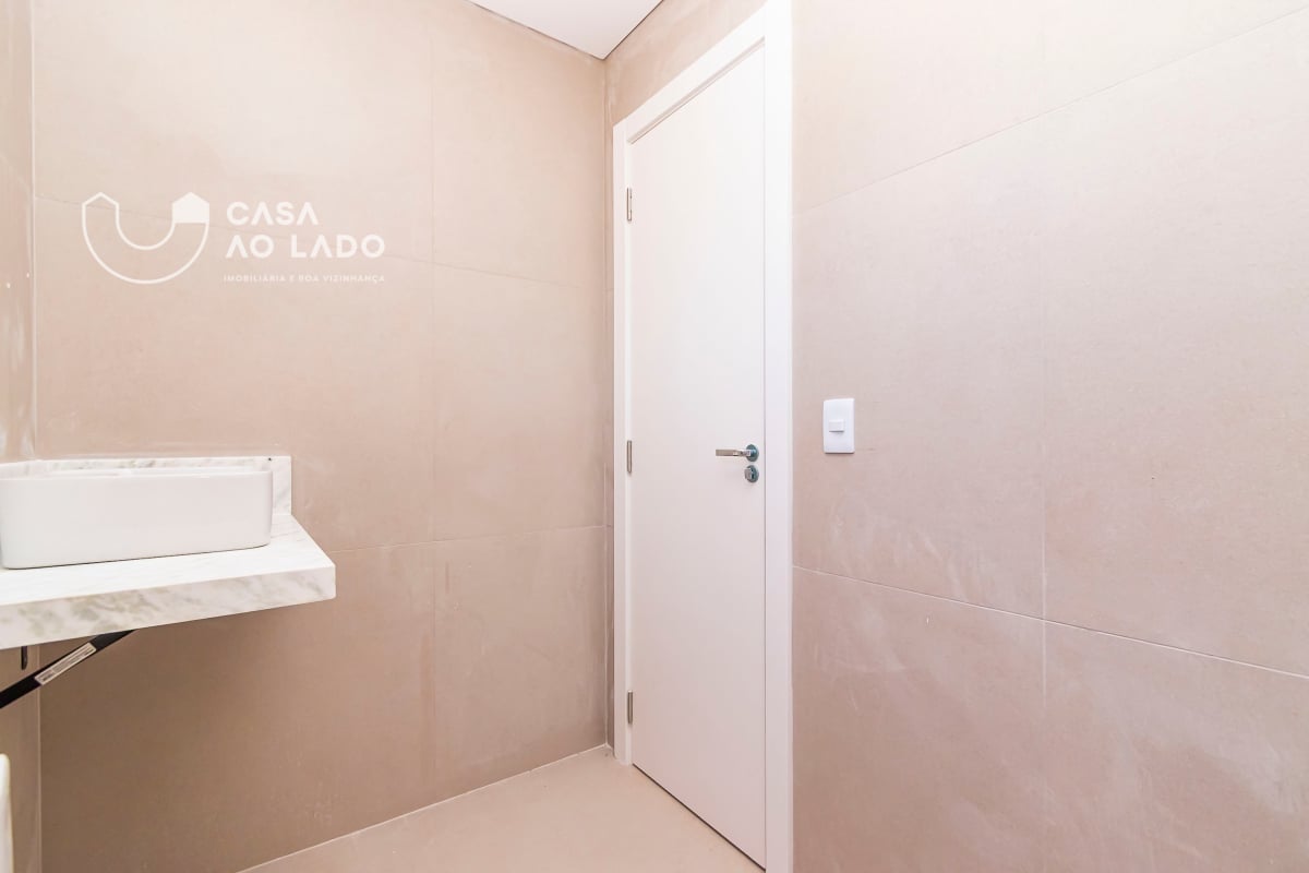 Sobrado 251m² com 3 quartos no Hauer - Curitiba/PR