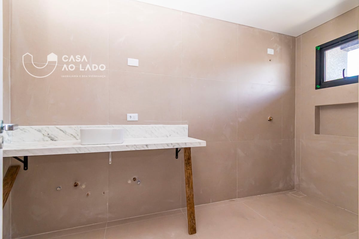 Sobrado 251m² com 3 quartos no Hauer - Curitiba/PR