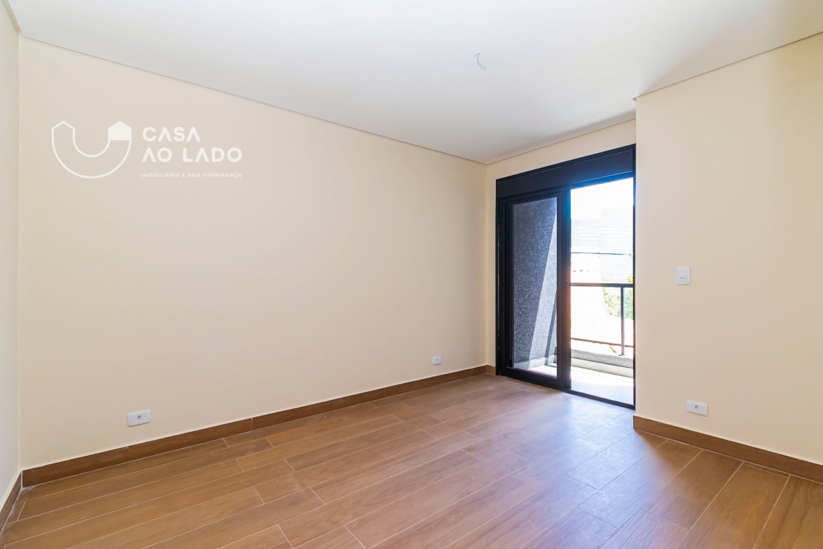 Sobrado 251m² com 3 quartos no Hauer - Curitiba/PR