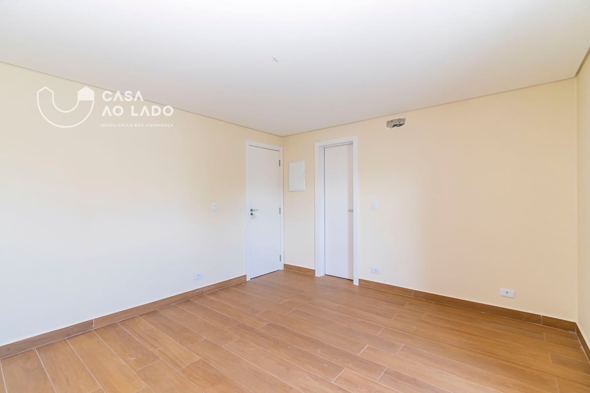 Sobrado 251m² com 3 quartos no Hauer - Curitiba/PR