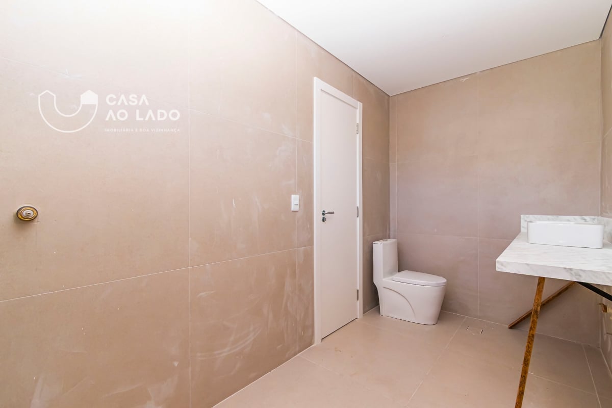 Sobrado 251m² com 3 quartos no Hauer - Curitiba/PR