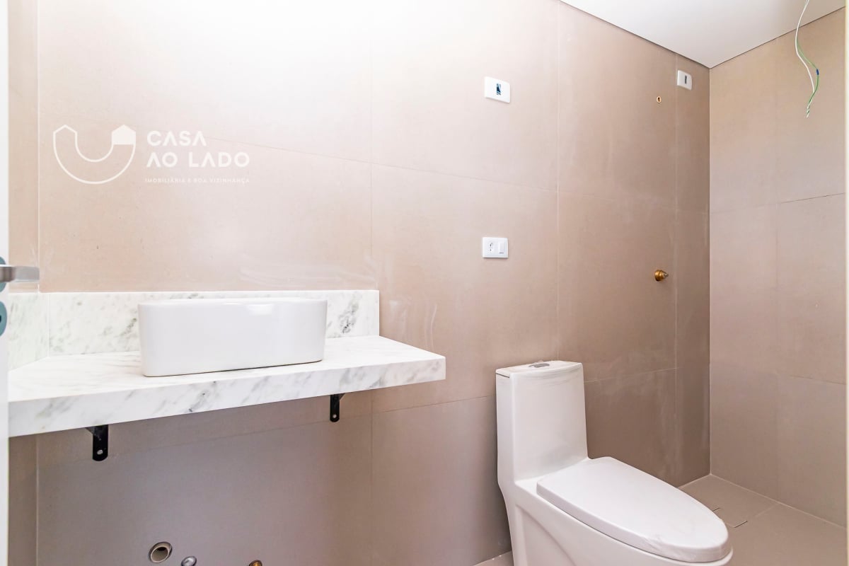 Sobrado 251m² com 3 quartos no Hauer - Curitiba/PR