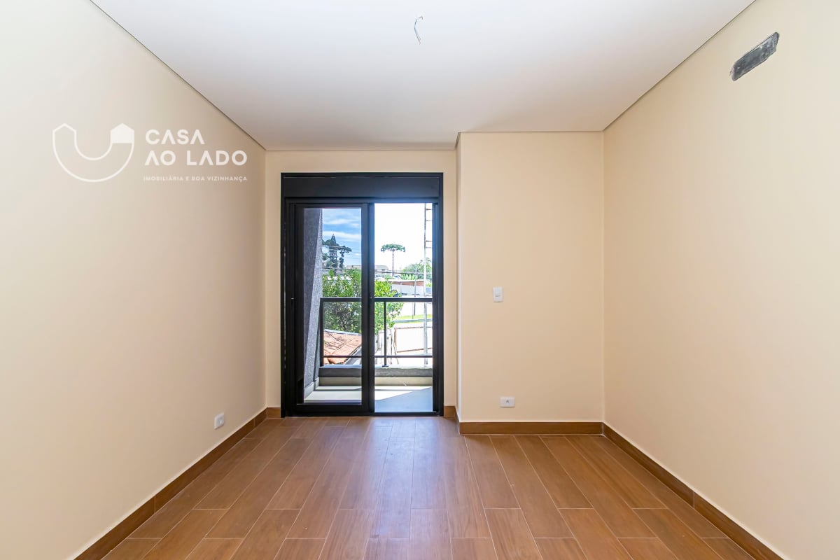Sobrado 251m² com 3 quartos no Hauer - Curitiba/PR