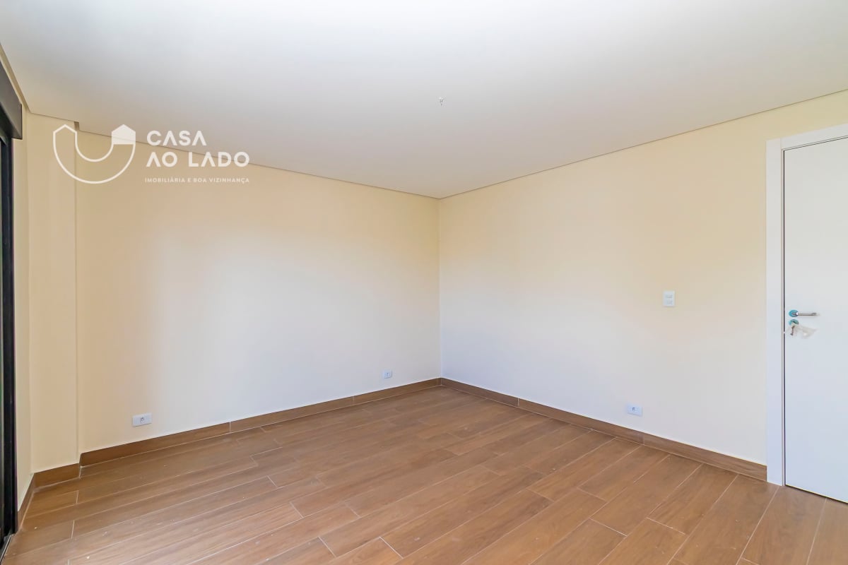 Sobrado 251m² com 3 quartos no Hauer - Curitiba/PR