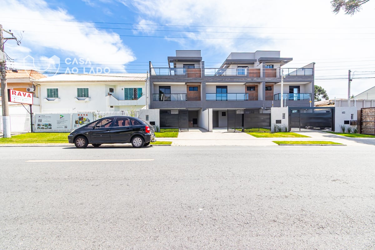 Sobrado 230m² com 3 quartos no Hauer- Curitiba/PR
