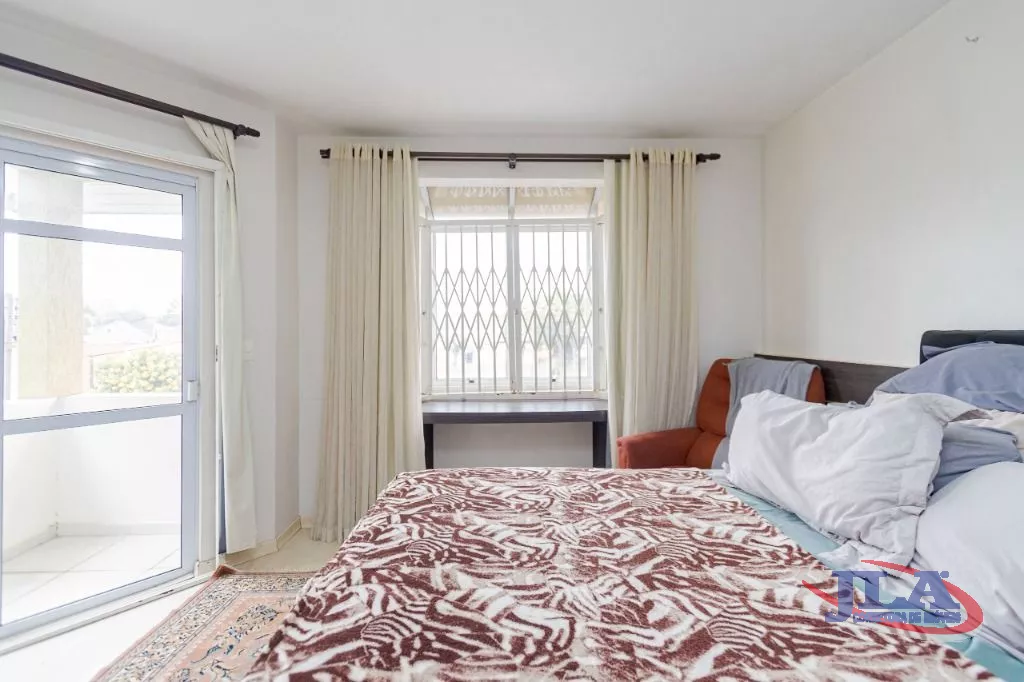 Sobrado com 4 dormitórios à venda, 300 m² por R$ 1.050.000,00 - Pilarzinho - Curitiba/PR