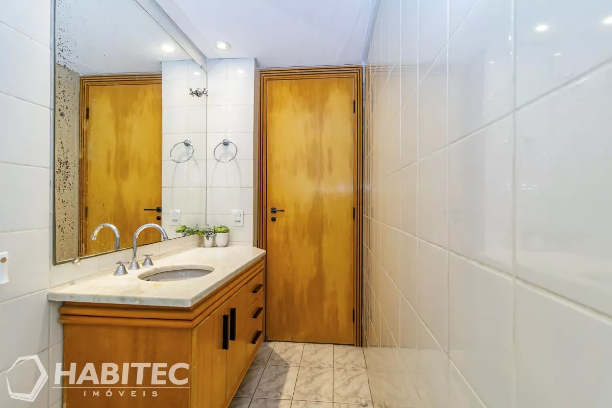 Apartamento com 3 quartos no Champagnat - Ed Champagnat Golden - HT2244