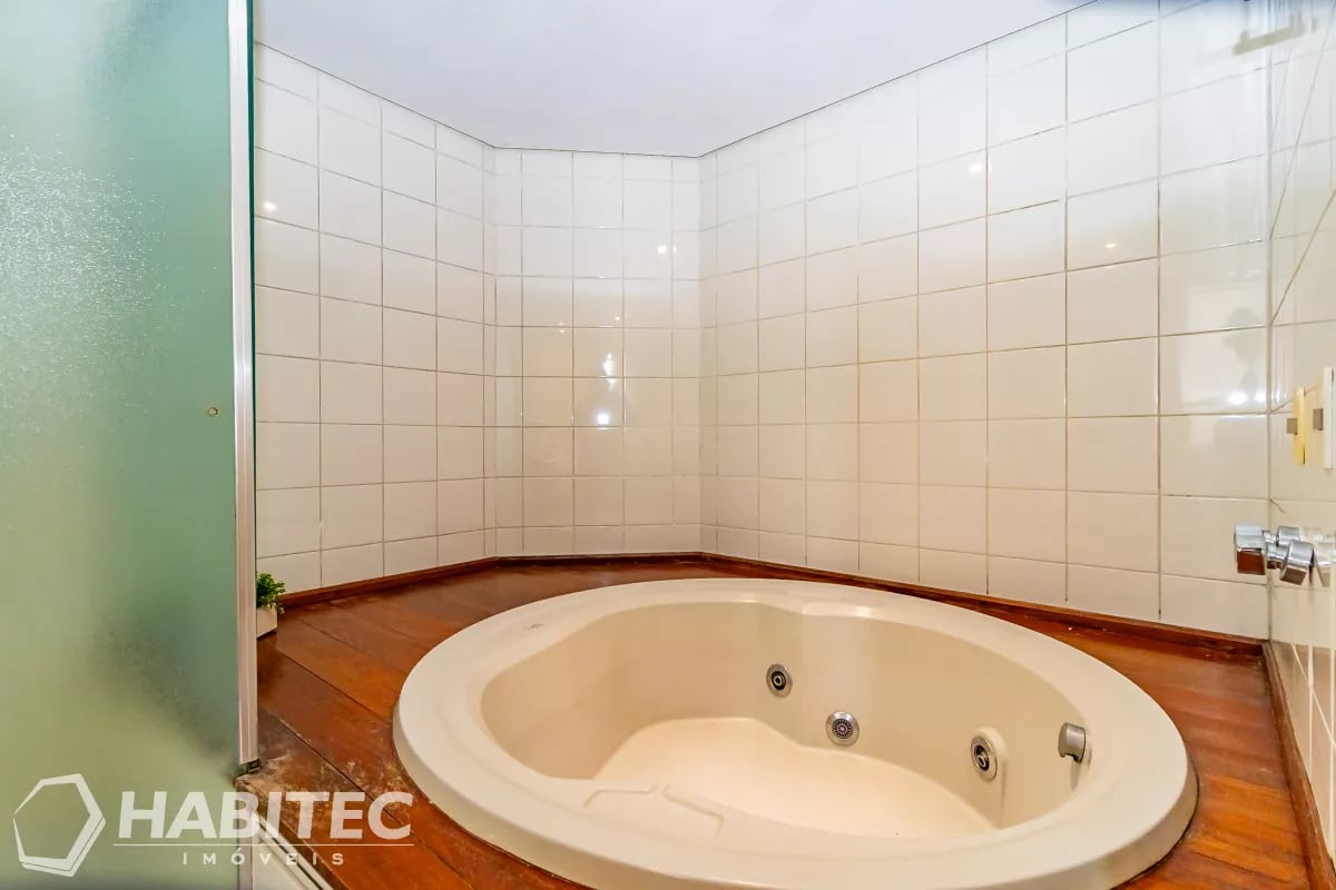 Apartamento com 3 quartos no Champagnat - Ed Champagnat Golden - HT2244
